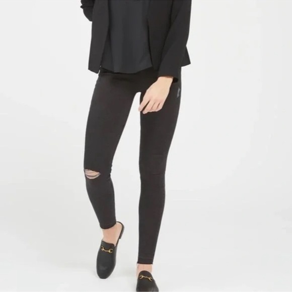 SPANX Vintage Black Distressed High Rise Stretchy Raw Hem Pull On Jeans Small - Picture 1 of 13